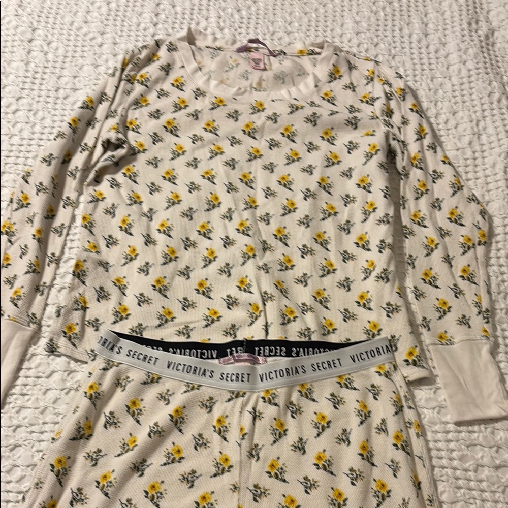 Victoria's Secret women's Pajamas - Cream with Yellow Floral